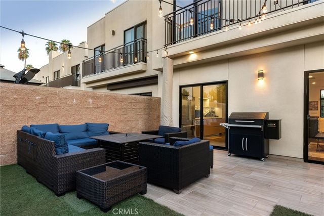 18717 Redwing, Tarzana, CA 91356