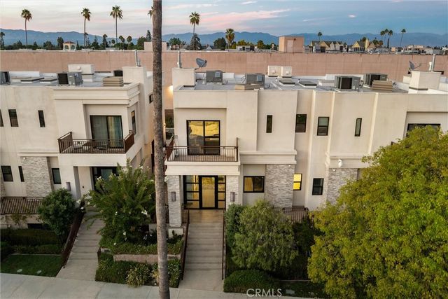 18717 Redwing, Tarzana, CA 91356