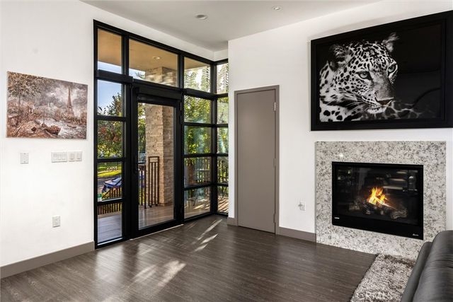 18717 Redwing, Tarzana, CA 91356