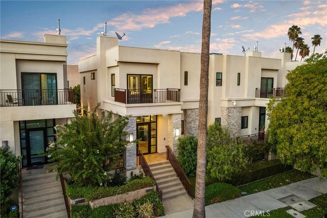 18717 Redwing, Tarzana, CA 91356
