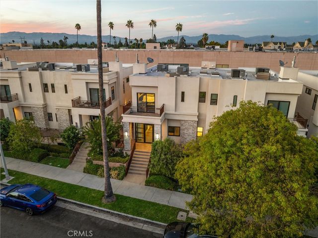 18717 Redwing, Tarzana, CA 91356
