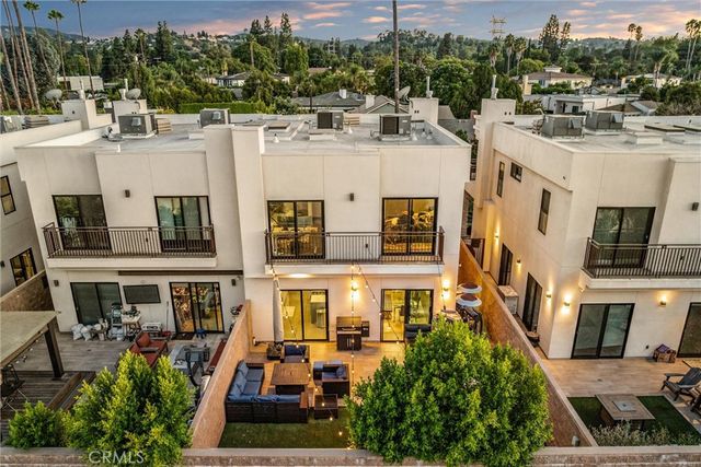 18717 Redwing, Tarzana, CA 91356