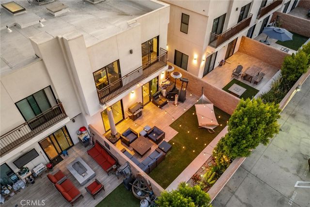 18717 Redwing, Tarzana, CA 91356