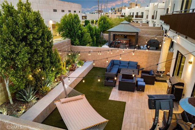 18717 Redwing, Tarzana, CA 91356