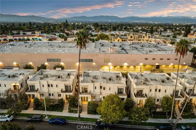 18717 Redwing, Tarzana, CA 91356