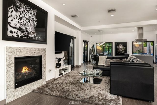 18717 Redwing, Tarzana, CA 91356