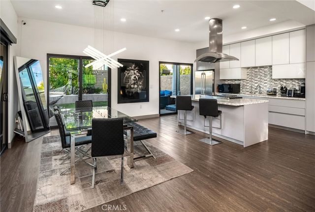 18717 Redwing, Tarzana, CA 91356