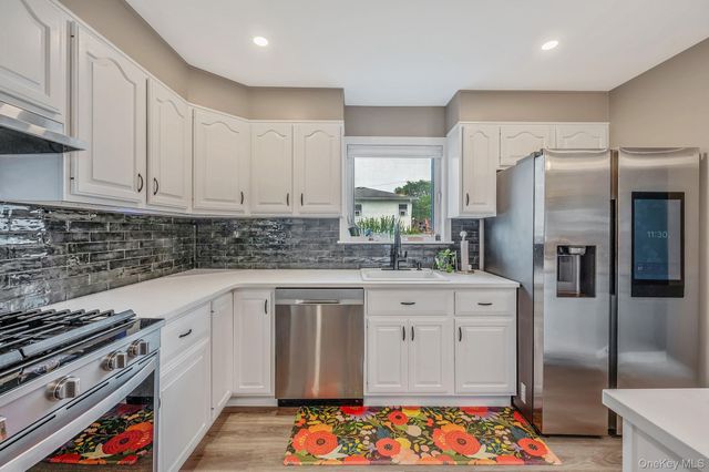654 S 5th Street, Lindenhurst, NY 11757