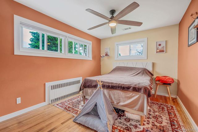 654 S 5th Street, Lindenhurst, NY 11757