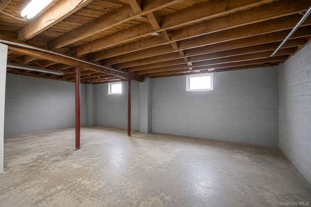 654 S 5th Street, Lindenhurst, NY 11757
