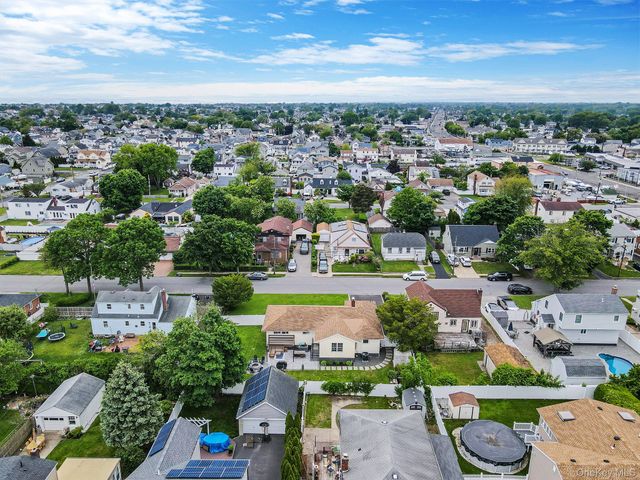 654 S 5th Street, Lindenhurst, NY 11757