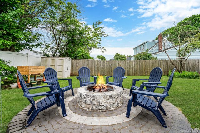 654 S 5th Street, Lindenhurst, NY 11757