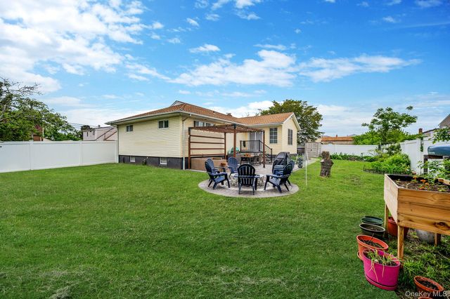 654 S 5th Street, Lindenhurst, NY 11757