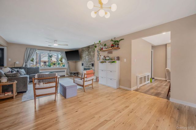 654 S 5th Street, Lindenhurst, NY 11757