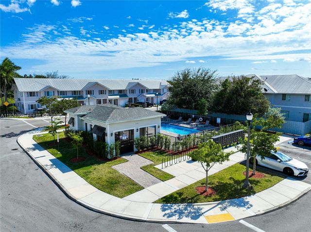 1720 SE 9th Ave, Homestead, FL 33034