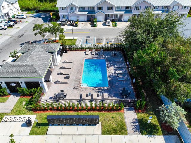 1720 SE 9th Ave, Homestead, FL 33034