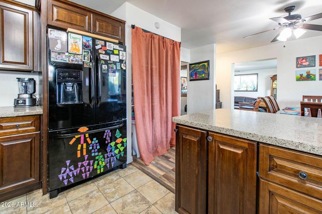 8608 E EDGEMONT Avenue, Scottsdale, AZ 85257