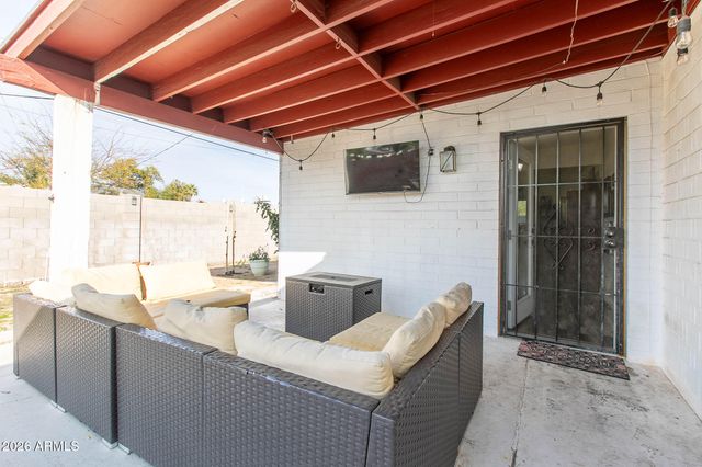 8608 E EDGEMONT Avenue, Scottsdale, AZ 85257