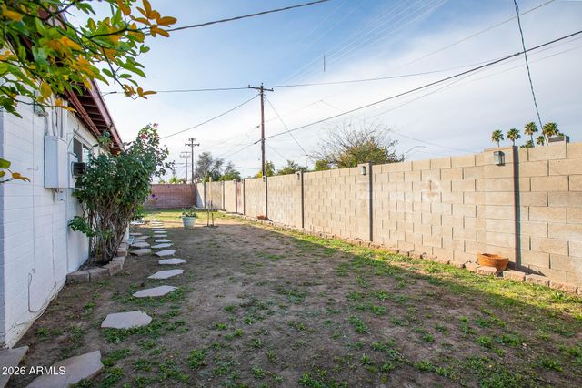 8608 E EDGEMONT Avenue, Scottsdale, AZ 85257