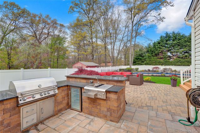 19 Oakwood Avenue, Miller Place, NY 11764