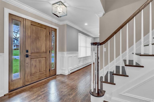 19 Oakwood Avenue, Miller Place, NY 11764