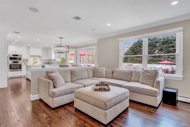 19 Oakwood Avenue, Miller Place, NY 11764