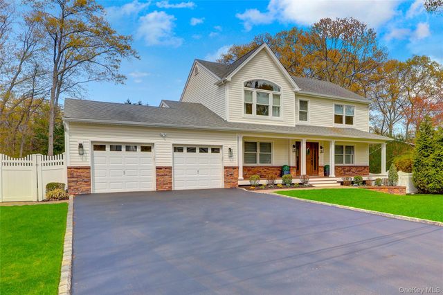 19 Oakwood Avenue, Miller Place, NY 11764