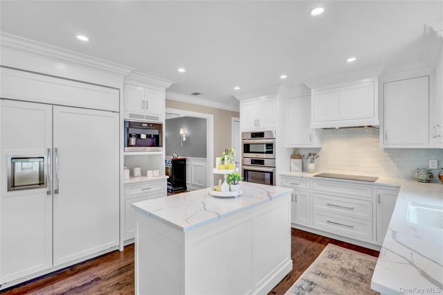 19 Oakwood Avenue, Miller Place, NY 11764