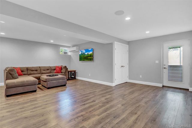 19 Oakwood Avenue, Miller Place, NY 11764