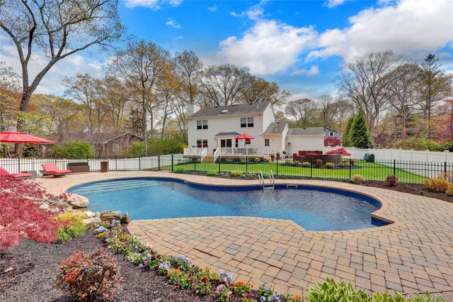 19 Oakwood Avenue, Miller Place, NY 11764