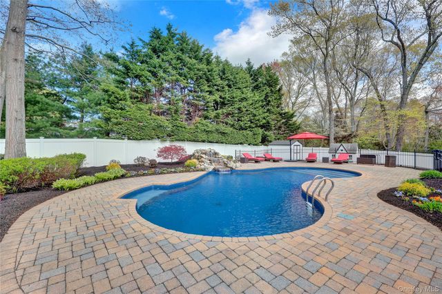 19 Oakwood Avenue, Miller Place, NY 11764