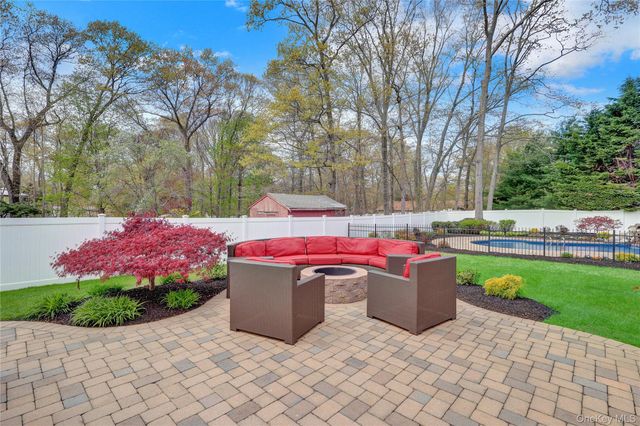 19 Oakwood Avenue, Miller Place, NY 11764