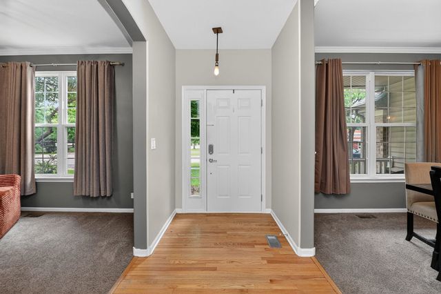 1597 W Hartsburg Lane, North Aurora, IL 60542