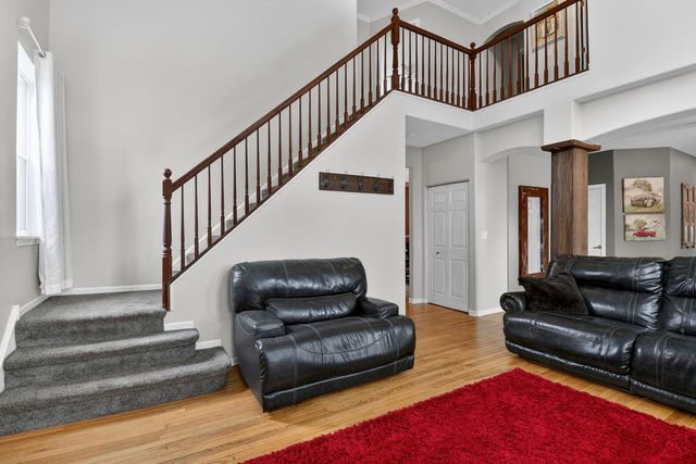 1597 W Hartsburg Lane, North Aurora, IL 60542