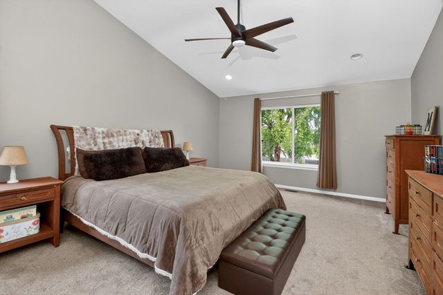 1597 W Hartsburg Lane, North Aurora, IL 60542