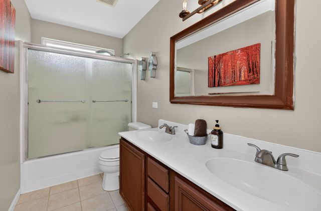 1597 W Hartsburg Lane, North Aurora, IL 60542