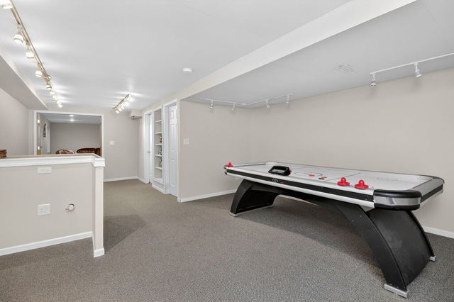 1597 W Hartsburg Lane, North Aurora, IL 60542