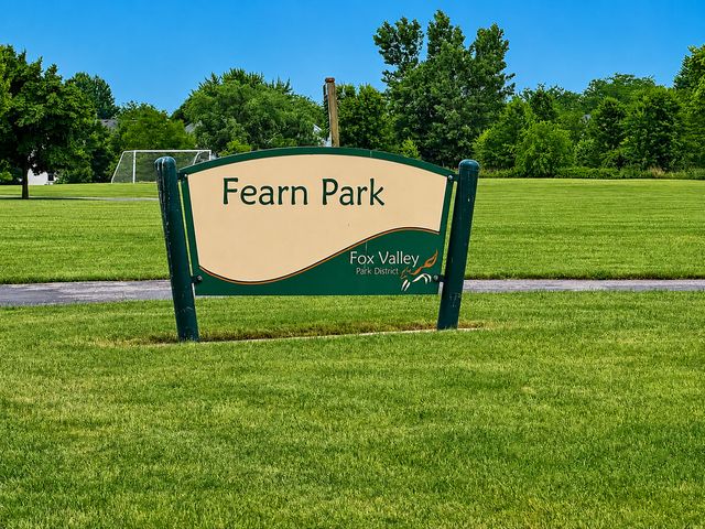 1597 W Hartsburg Lane, North Aurora, IL 60542