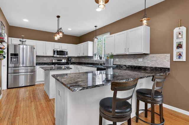 1597 W Hartsburg Lane, North Aurora, IL 60542