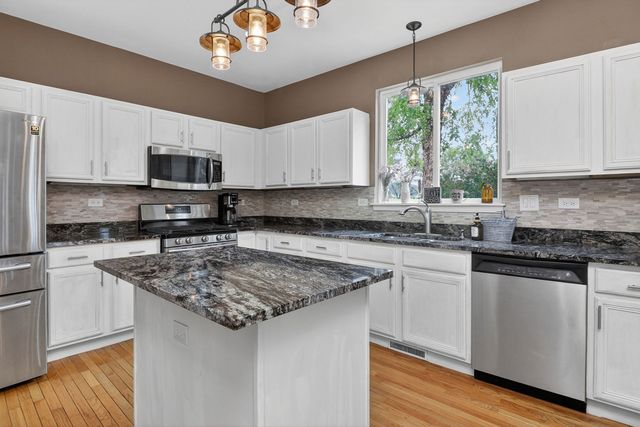 1597 W Hartsburg Lane, North Aurora, IL 60542