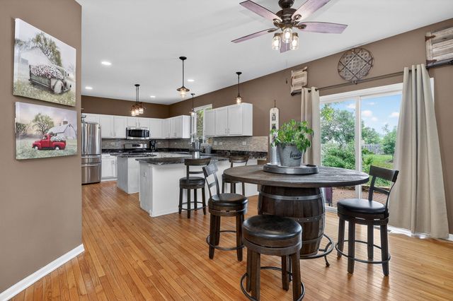 1597 W Hartsburg Lane, North Aurora, IL 60542