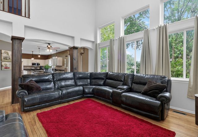 1597 W Hartsburg Lane, North Aurora, IL 60542