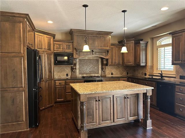 15828 Hayes Street, Overland Park, KS 66221