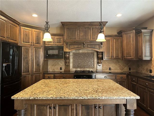 15828 Hayes Street, Overland Park, KS 66221