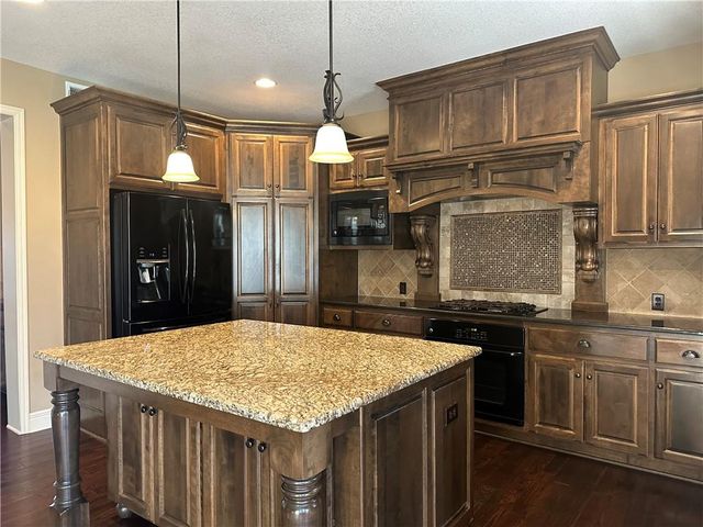 15828 Hayes Street, Overland Park, KS 66221