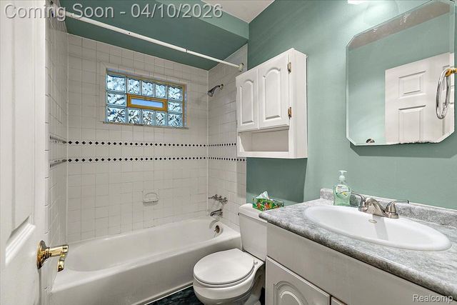 19246 Todd Drive, Clinton Charter Township, MI 48038