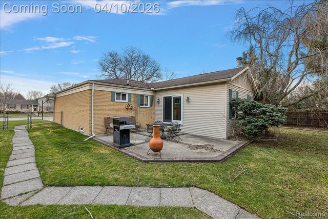 19246 Todd Drive, Clinton Charter Township, MI 48038