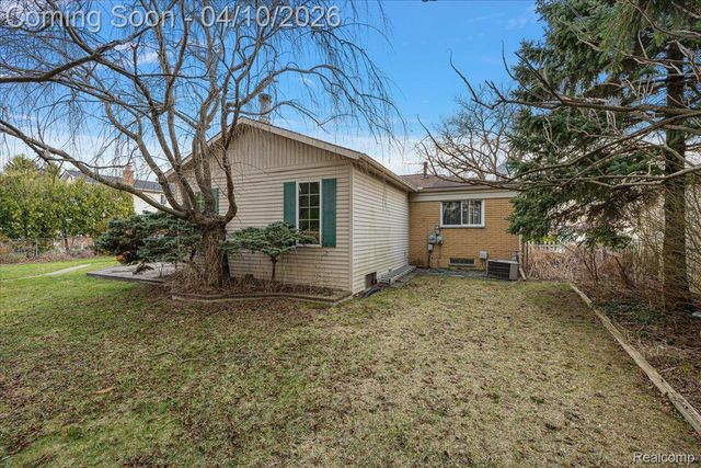 19246 Todd Drive, Clinton Charter Township, MI 48038