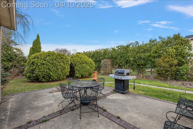 19246 Todd Drive, Clinton Charter Township, MI 48038