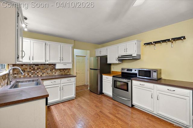 19246 Todd Drive, Clinton Charter Township, MI 48038